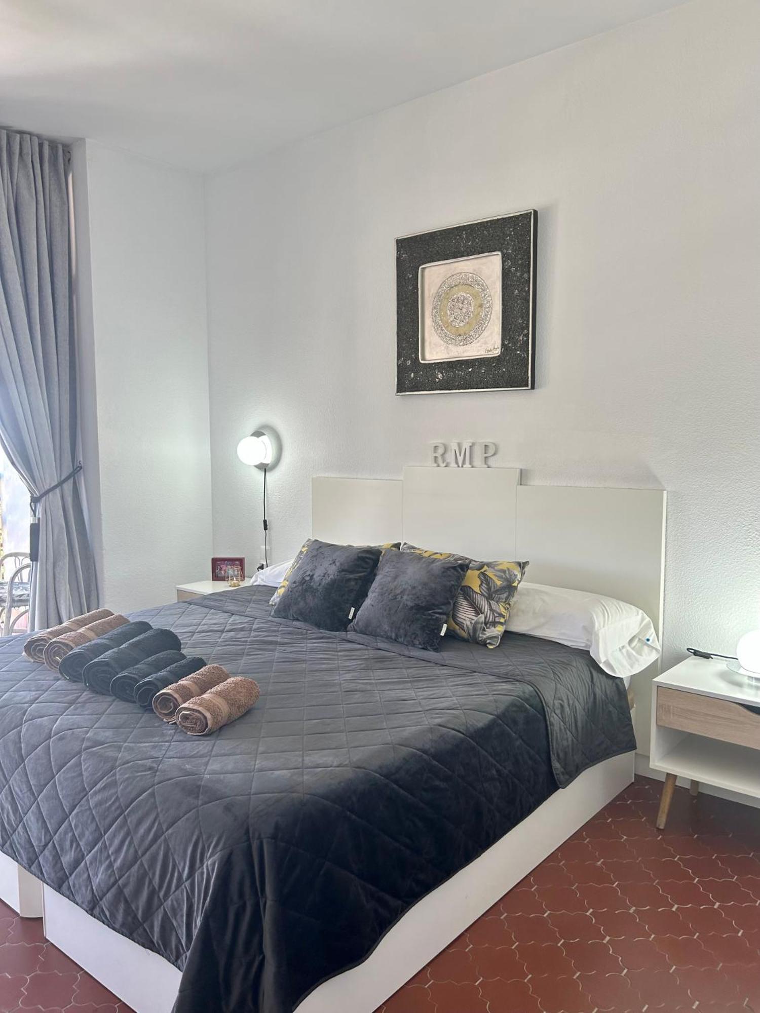 Torre De La Roca Industrial69 Apartment ตอร์เรโมลิโนส ภายนอก รูปภาพ